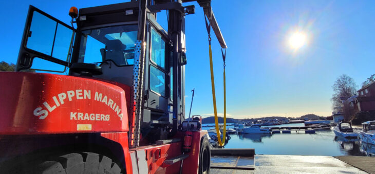 Gi beskjed i god tid! Sjøsetting av båt.